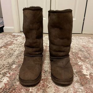 UGG Women’s Classic II Short Boots